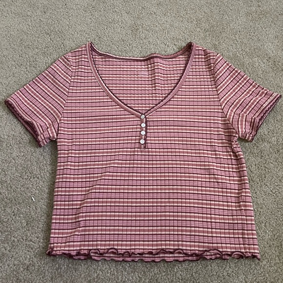 American Eagle Outfitters Tops - American Eagle button crop top with pattern